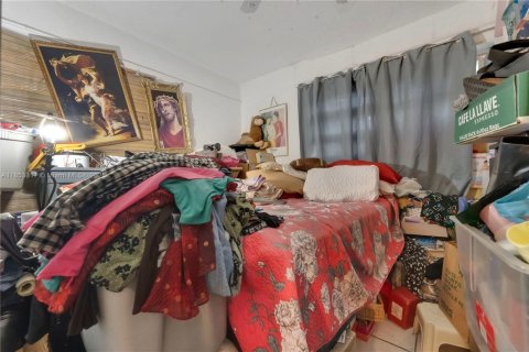 House in Miami, Florida 3 bedrooms, 160.91 sq.m. № 1880115 - photo 17