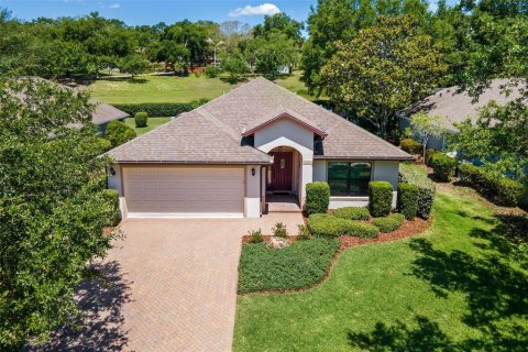 House in Lady Lake, Florida 3 bedrooms, 152.36 sq.m. № 2221647
