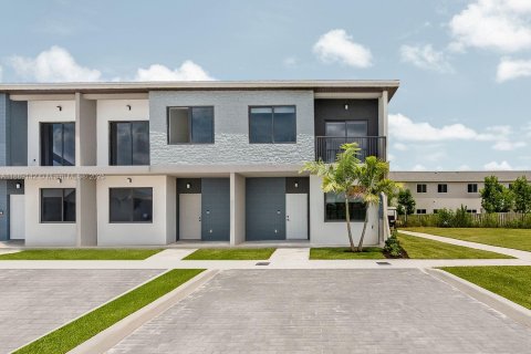 Townhouse in Florida City, Florida 4 bedrooms № 1941132 - photo 1