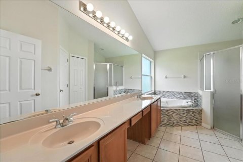 House in Oviedo, Florida 4 bedrooms, 208.84 sq.m. № 1850084 - photo 9