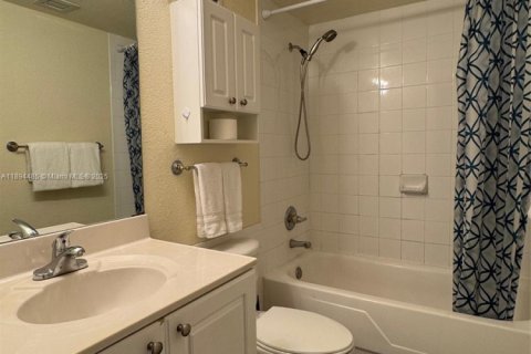 Condo in Hollywood, Florida, 1 bedroom  № 1949042 - photo 5