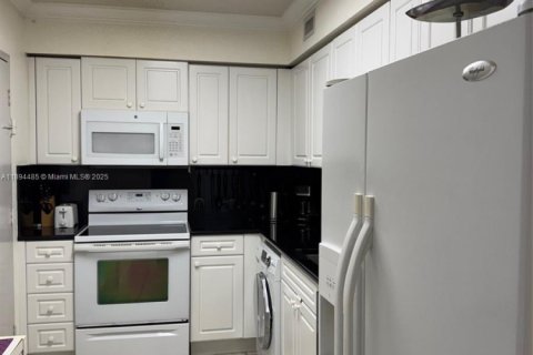 Condo in Hollywood, Florida, 1 bedroom  № 1949042 - photo 12