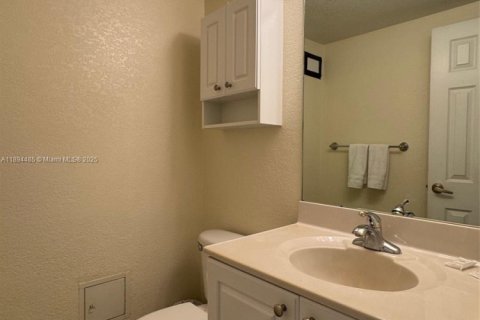 Condo in Hollywood, Florida, 1 bedroom  № 1949042 - photo 14