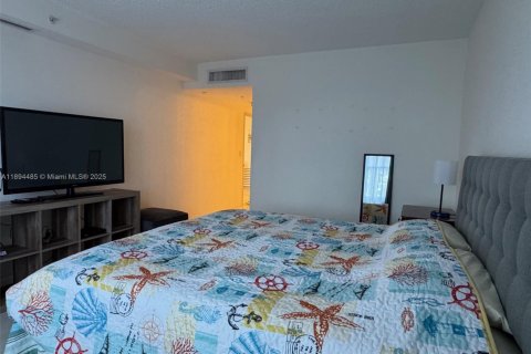 Condo in Hollywood, Florida, 1 bedroom  № 1949042 - photo 4