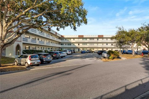Condo in Clearwater, Florida, 2 bedrooms № 2143408 - photo 2