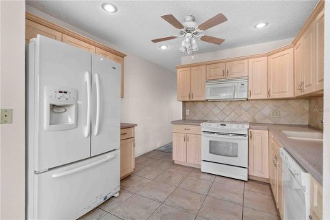 Condo in Clearwater, Florida, 2 bedrooms № 2143408 - photo 11