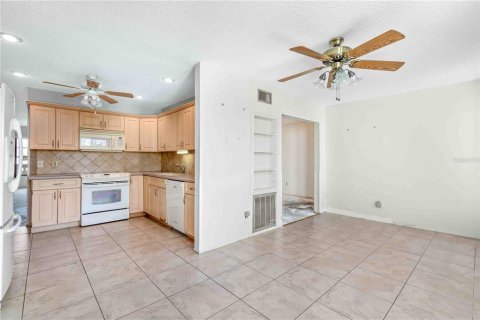 Condo in Clearwater, Florida, 2 bedrooms № 2143408 - photo 12