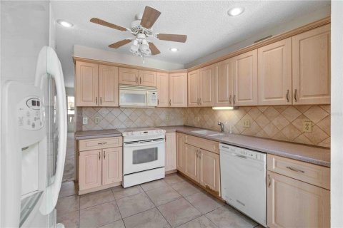 Condo in Clearwater, Florida, 2 bedrooms № 2143408 - photo 10