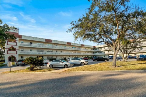 Condo in Clearwater, Florida, 2 bedrooms  № 2143408
