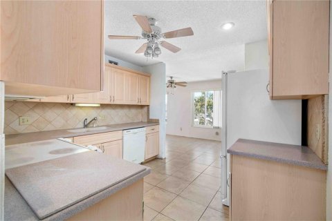 Condo in Clearwater, Florida, 2 bedrooms № 2143408 - photo 9