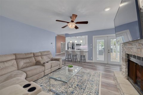 Villa ou maison à vendre à Palm Harbor, Floride: 4 chambres, 191.01 m2 № 1907712 - photo 3