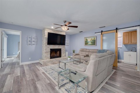 Villa ou maison à vendre à Palm Harbor, Floride: 4 chambres, 191.01 m2 № 1907712 - photo 17