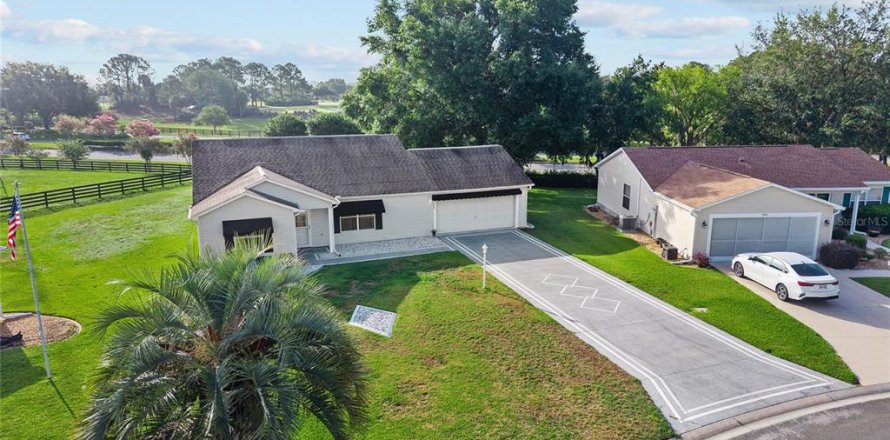 House in The Villages, Florida 2 bedrooms, 114.46 sq.m. № 1775033