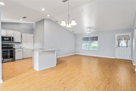 House in The Villages, Florida 2 bedrooms, 114.46 sq.m. № 1775033 - photo 11