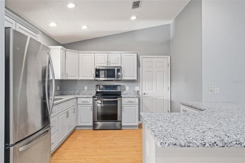 House in The Villages, Florida 2 bedrooms, 114.46 sq.m. № 1775033 - photo 13