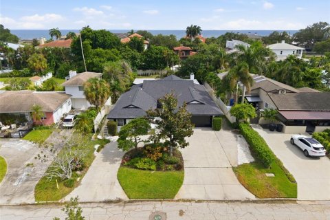 Villa ou maison à vendre à Saint Petersburg, Floride: 4 chambres, 241.36 m2 № 2296716 - photo 2