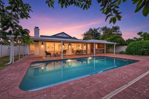 Villa ou maison à vendre à Saint Petersburg, Floride: 4 chambres, 241.36 m2 № 2296716 - photo 4