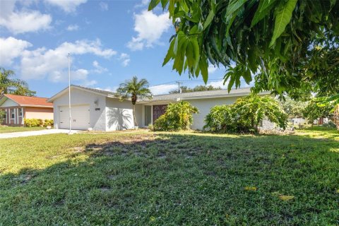 House in Rockledge, Florida 4 bedrooms, 164.99 sq.m. № 1875756 - photo 2