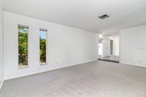 House in Rockledge, Florida 4 bedrooms, 164.99 sq.m. № 1875756 - photo 4