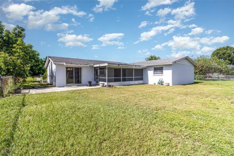 House in Rockledge, Florida 4 bedrooms, 164.99 sq.m. № 1875756 - photo 21