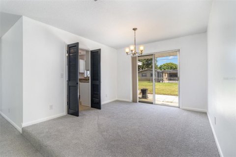 House in Rockledge, Florida 4 bedrooms, 164.99 sq.m. № 1875756 - photo 5