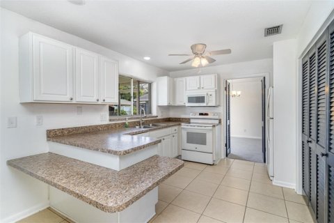 House in Rockledge, Florida 4 bedrooms, 164.99 sq.m. № 1875756 - photo 8