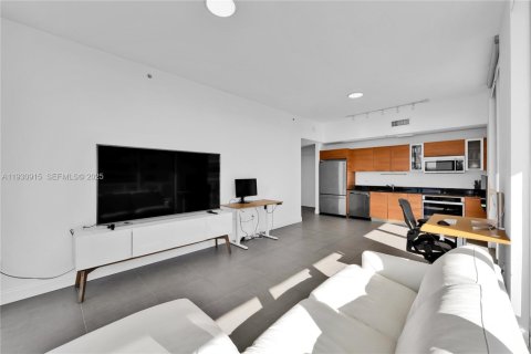 Condo in Miami, Florida, 2 bedrooms  № 2089317 - photo 7