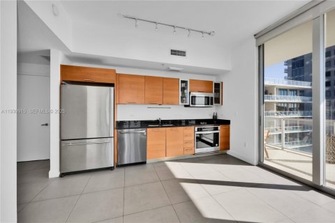 Condo in Miami, Florida, 2 bedrooms  № 2089317 - photo 9