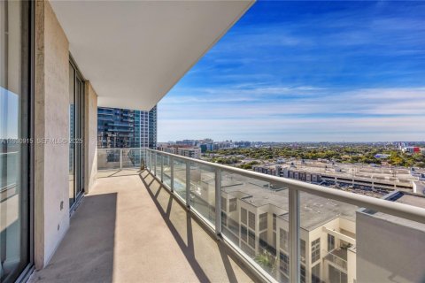 Condo in Miami, Florida, 2 bedrooms  № 2089317 - photo 23