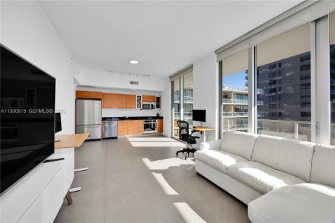 Condo in Miami, Florida, 2 bedrooms  № 2089317 - photo 8