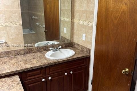 House in Miami, Florida 4 bedrooms, 208.1 sq.m. № 1830297 - photo 14