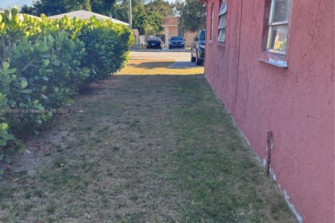 House in Miami, Florida 4 bedrooms, 208.1 sq.m. № 1830297 - photo 21