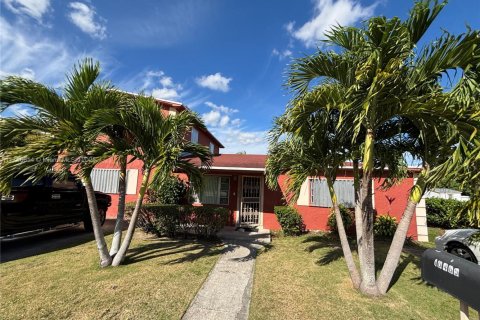 House in Miami, Florida 4 bedrooms, 208.1 sq.m. № 1830297 - photo 1