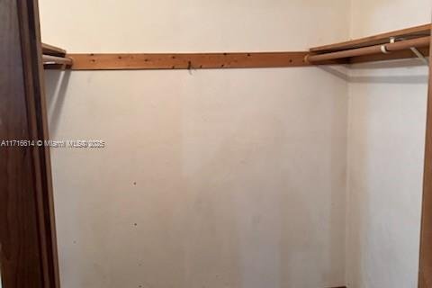 House in Miami, Florida 4 bedrooms, 208.1 sq.m. № 1830297 - photo 11