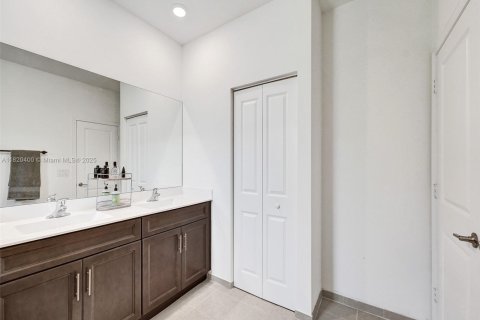 House in Homestead, Florida 3 bedrooms, 123.65 sq.m. № 1779755 - photo 3