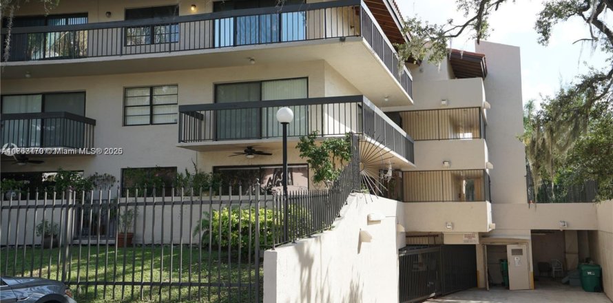Condo in Coral Gables, Florida, 2 bedrooms  № 1706350
