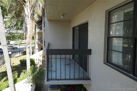 Condo in Coral Gables, Florida, 2 bedrooms  № 1706350 - photo 23