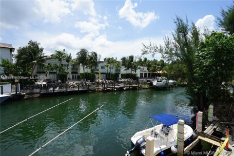Condo in Coral Gables, Florida, 2 bedrooms  № 1706350 - photo 29