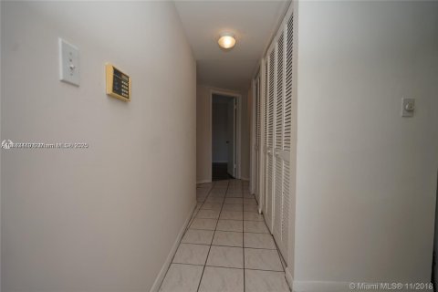 Condo in Coral Gables, Florida, 2 bedrooms  № 1706350 - photo 10