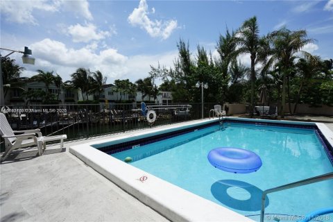 Condo in Coral Gables, Florida, 2 bedrooms  № 1706350 - photo 26