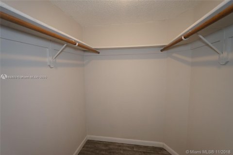 Condo in Coral Gables, Florida, 2 bedrooms  № 1706350 - photo 18
