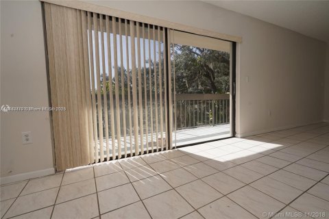Condo in Coral Gables, Florida, 2 bedrooms  № 1706350 - photo 7