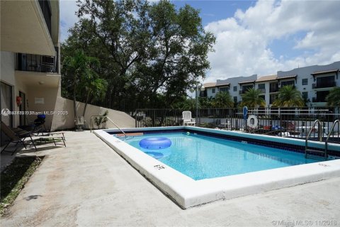 Condo in Coral Gables, Florida, 2 bedrooms  № 1706350 - photo 27