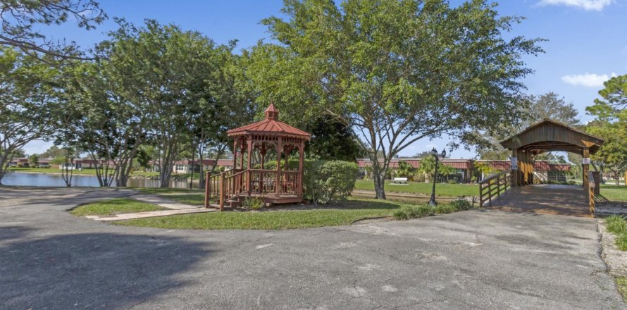 Condominio en Lake Worth, Florida, 2 dormitorios  № 1026830