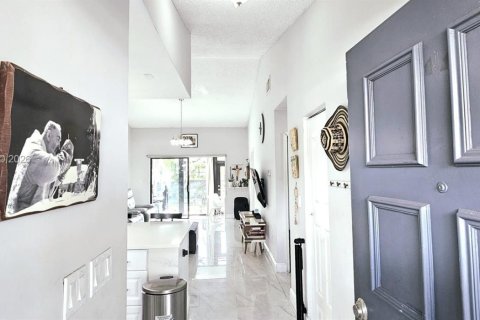 House in Tamarac, Florida 2 bedrooms, 89.37 sq.m. № 2046732 - photo 30