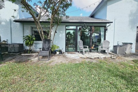 House in Tamarac, Florida 2 bedrooms, 89.37 sq.m. № 2046732 - photo 28