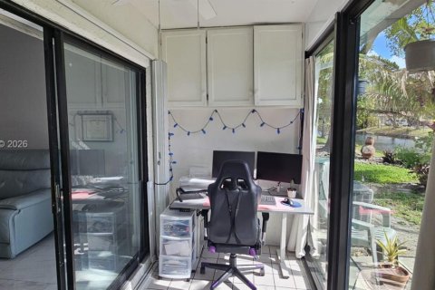 House in Tamarac, Florida 2 bedrooms, 89.37 sq.m. № 2046732 - photo 10