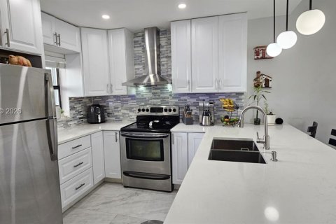 House in Tamarac, Florida 2 bedrooms, 89.37 sq.m. № 2046732 - photo 5