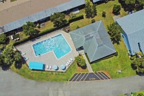 House in Tamarac, Florida 2 bedrooms, 89.37 sq.m. № 2046732 - photo 22