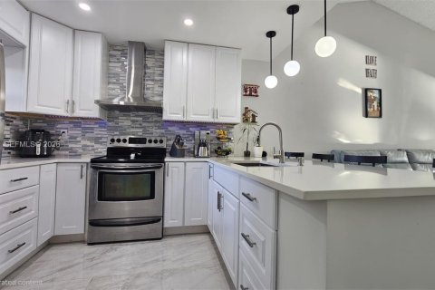 House in Tamarac, Florida 2 bedrooms, 89.37 sq.m. № 2046732 - photo 6